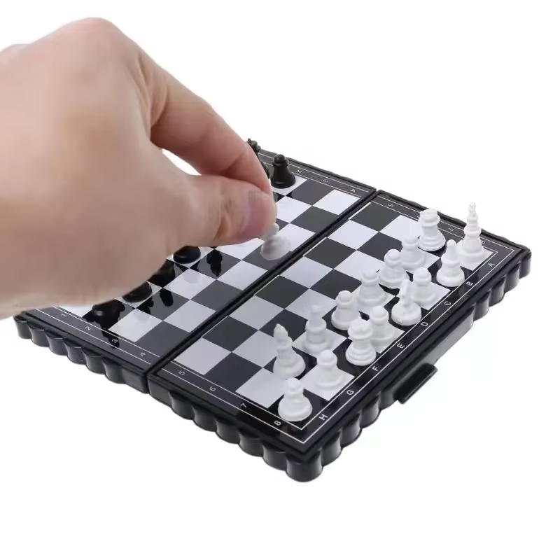 Jeu d'échecs magnétique miniat - Kids Outdoor Toys B&Q avis et prix